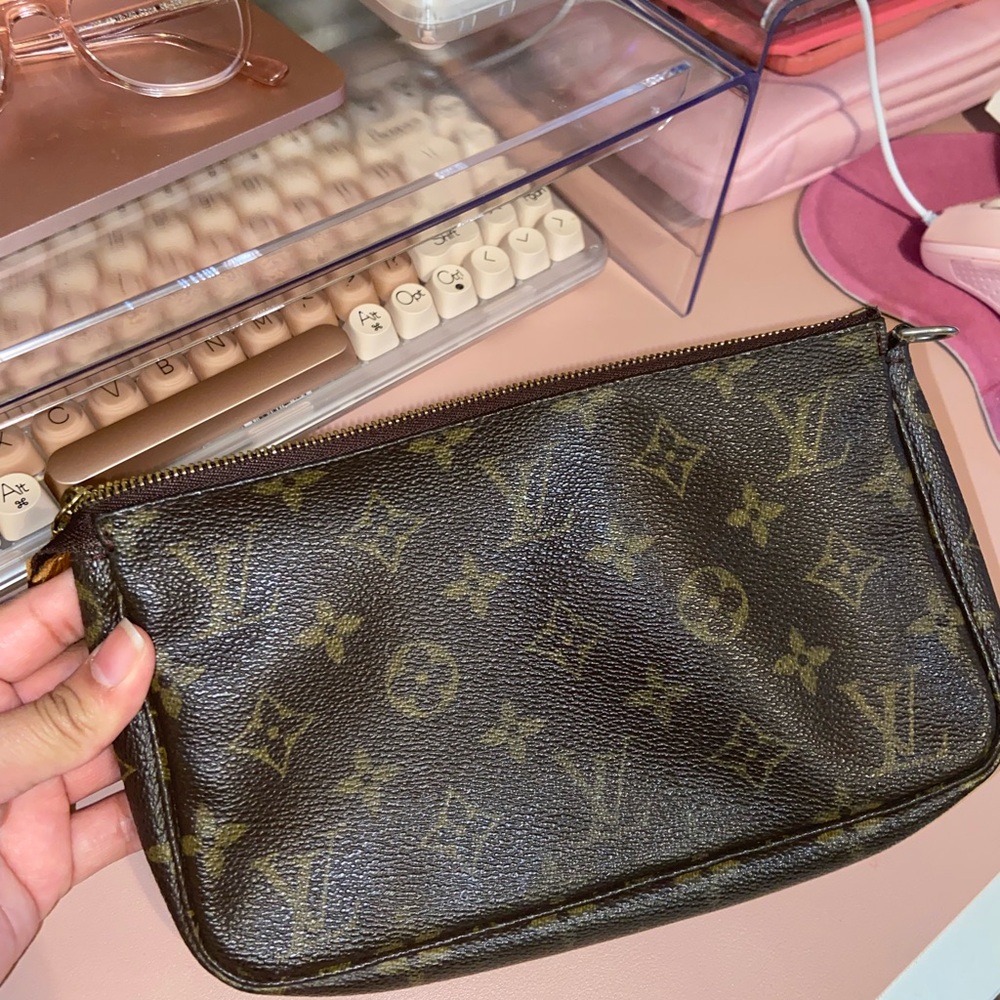 Pre-Loved Louis Vuitton Monogram Pochette Accessoires